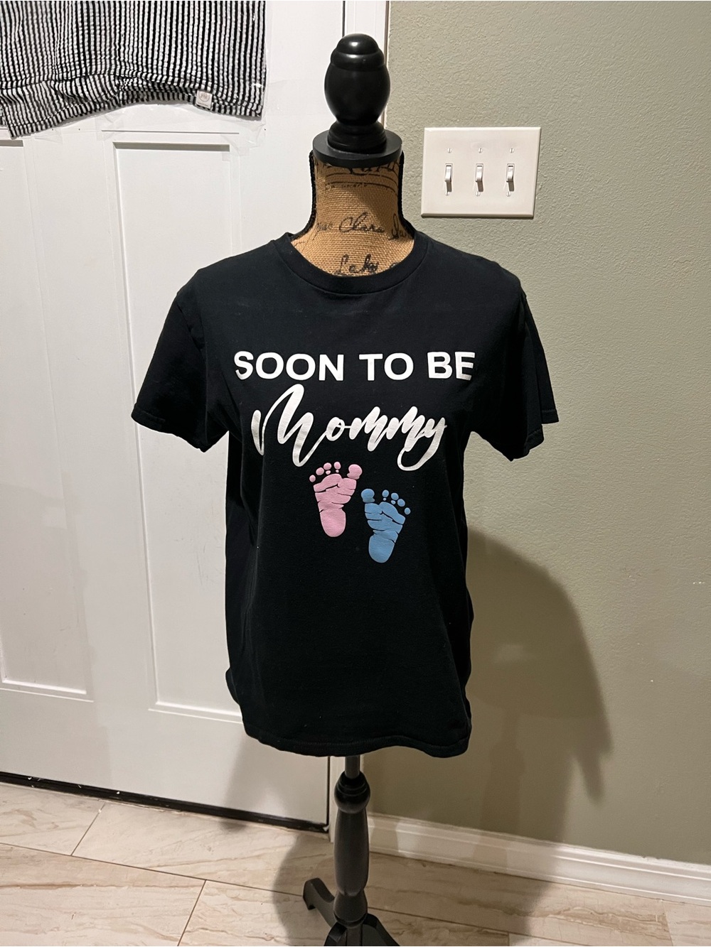 Gender Reveal  'Soon To Be Mommy' Tee with Pink & Blue Footprints